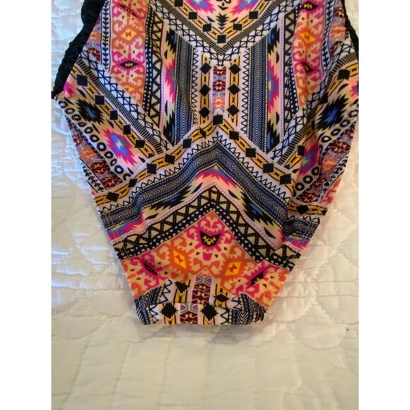 No Boundaries Swimsuit Size Medium Juniors One Piece Boho Crochet Sides Vaca! - Picture 7 of 10